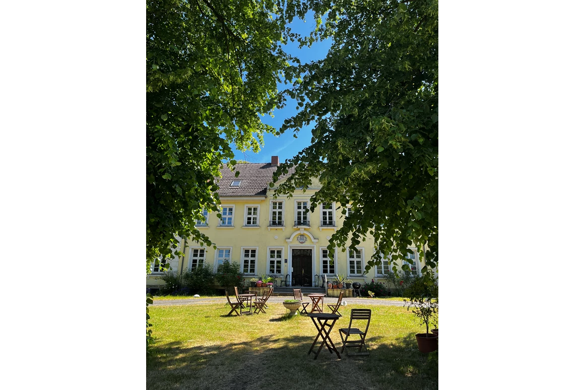 Biohotel: Gutshaus Manderow im Sommer - Gut Manderow