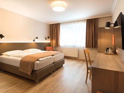 Nature hotel - Bezahlsysteme: Bar - Wolfegg (Altheim) - barrierefreies Doppelzimmer Superior - Das Grüne Hotel zur Post - 100% BIO