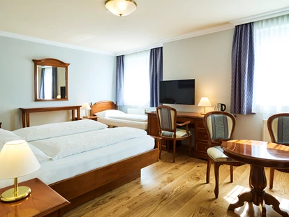 Nature hotel - Bezahlsysteme: Bar - Wolfegg (Altheim) - Dreibettzimmer - Das Grüne Hotel zur Post - 100% BIO