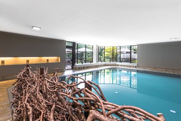 Biohotel: 24-Stunden Hallenbad - Schwimmen rund um die Uhr  - Gartenhotel Theresia****S - DAS "Grüne" Familienhotel in Saalbach-Hinterglemm 