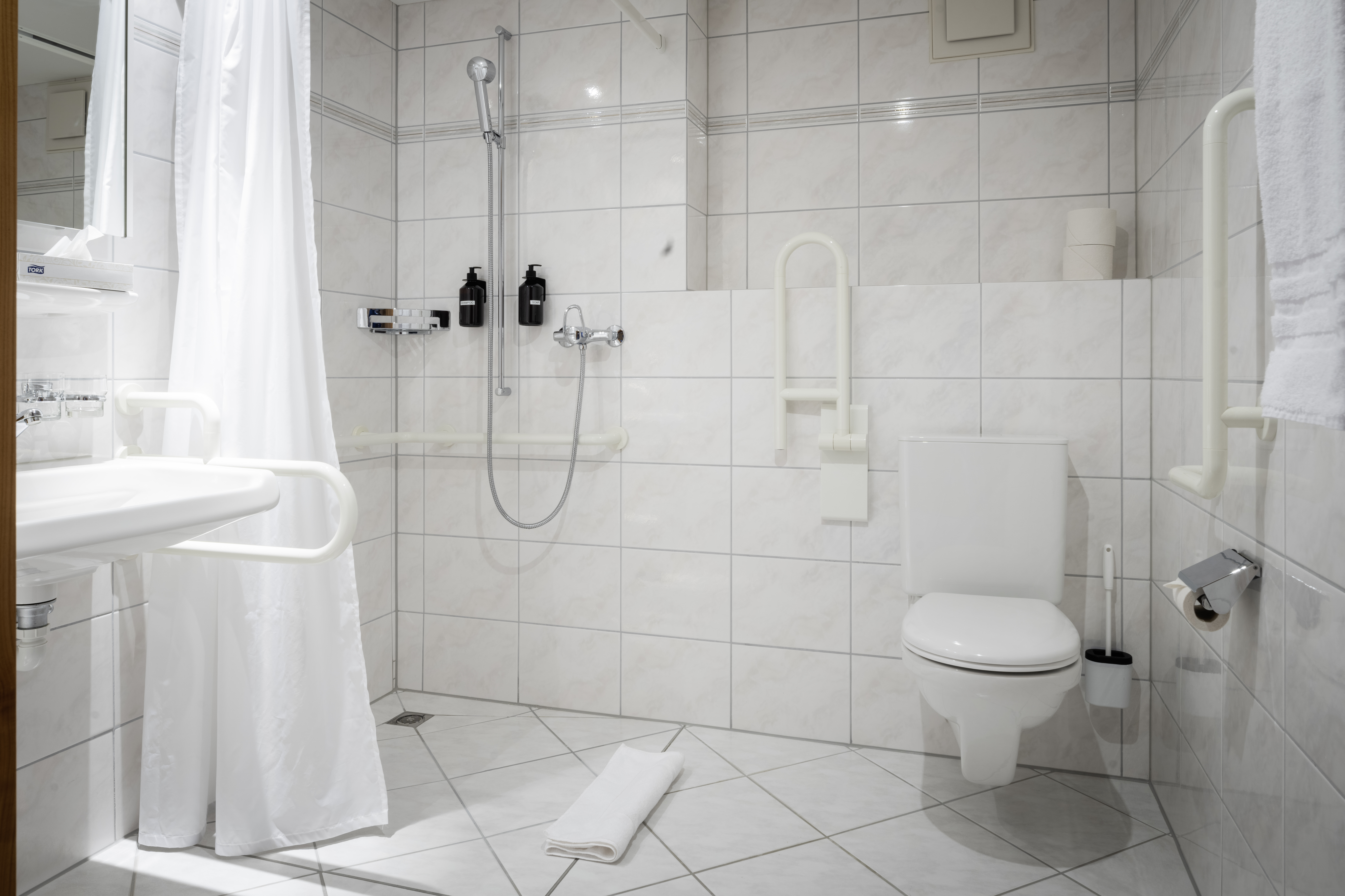 Biohotel: Barrierefreies Hotelbadezimmer Sonnenberg Health Hotel - Sonnenberg Health Hotel