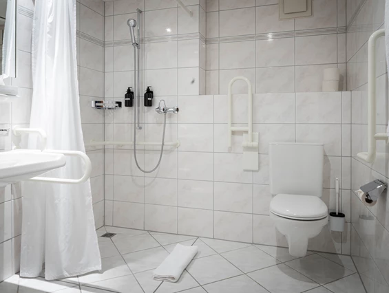 Biohotel: Barrierefreies Hotelbadezimmer Sonnenberg Health Hotel - Sonnenberg Health Hotel