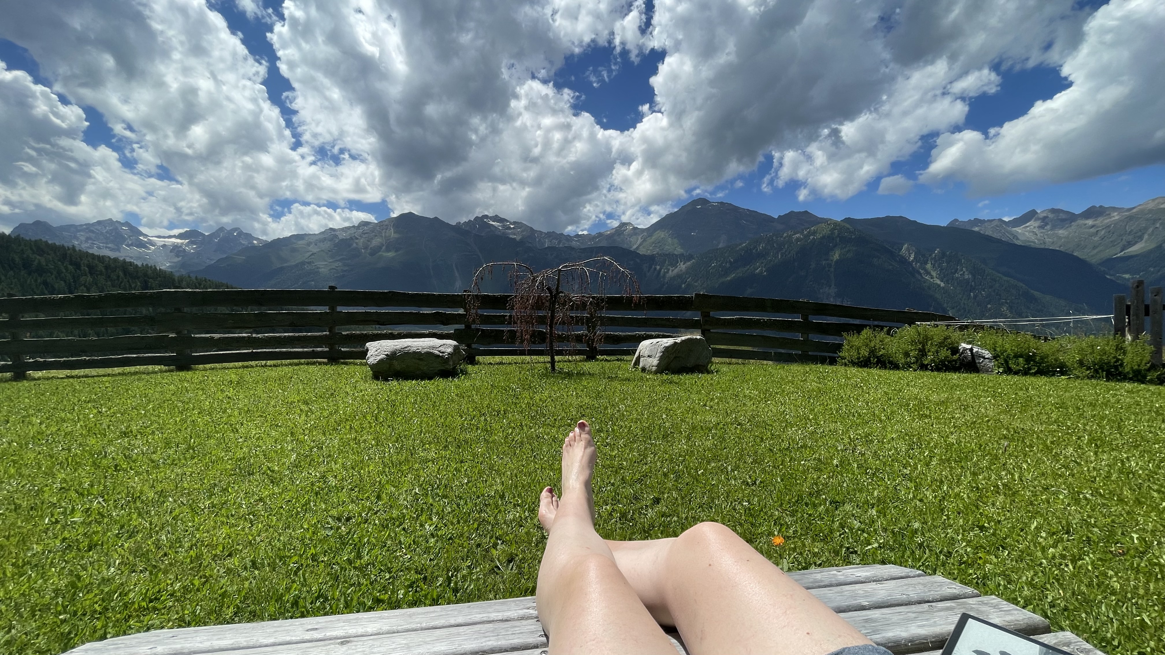 Biohotel: Entspannen in unserer Garten- Lounge - Bio & Reiterhof der Veitenhof