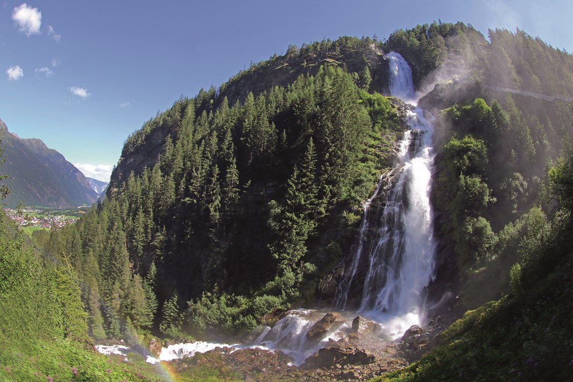 Biohotel: Der Stuibenfall - Tirols höchster Wasserfall - direkt unter unserem Hof - Bio & Reiterhof der Veitenhof