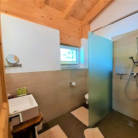 Biohotel: Badezimmer mit ebenerdiger Dusche - Bio & Reiterhof der Veitenhof