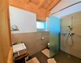 Biohotel: Badezimmer mit ebenerdiger Dusche - Bio & Reiterhof der Veitenhof