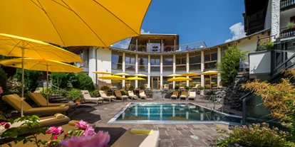 Naturhotel - Wassersparmaßnahmen - Naturhotel Ortners Eschenhof, Außenpool mit Sonnenterrasse - **** Naturhotel Ortners Eschenhof
