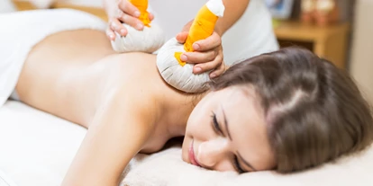 Naturhotel - Wassersparmaßnahmen - Kräuterstempelmassage - **** Naturhotel Ortners Eschenhof