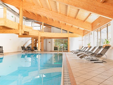 Biohotel: Salzwasser-Indoorpool und Hot Stone Lounge - Vegan Hotel LA VIMEA