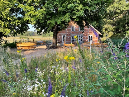 Nature hotel - PLZ 29525 (Deutschland) - Ruhe und Entspannung in unserem idyllischen Bier-, Eis- und Kaffeegarten - Willkommen im TraumzeitGarten! - Bio-Hotel TraumzeitHof - Naturotel