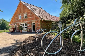 Biohotel: Das »Neue Landhaus« in idyllischer Lage - Biohotel TraumzeitHof - Naturotel 
