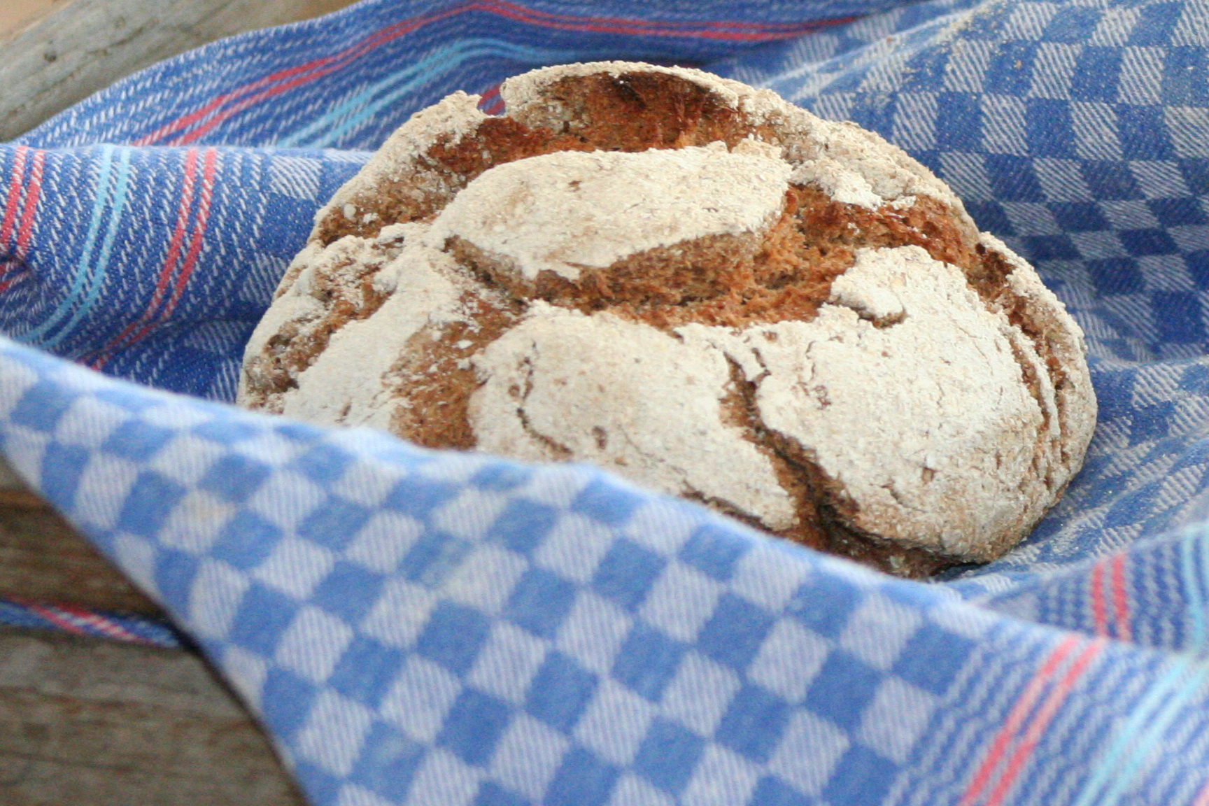 Biohotel: Handgemachtes Landbrot aus unserem Steinbackofen - Janbecks FAIRhaus