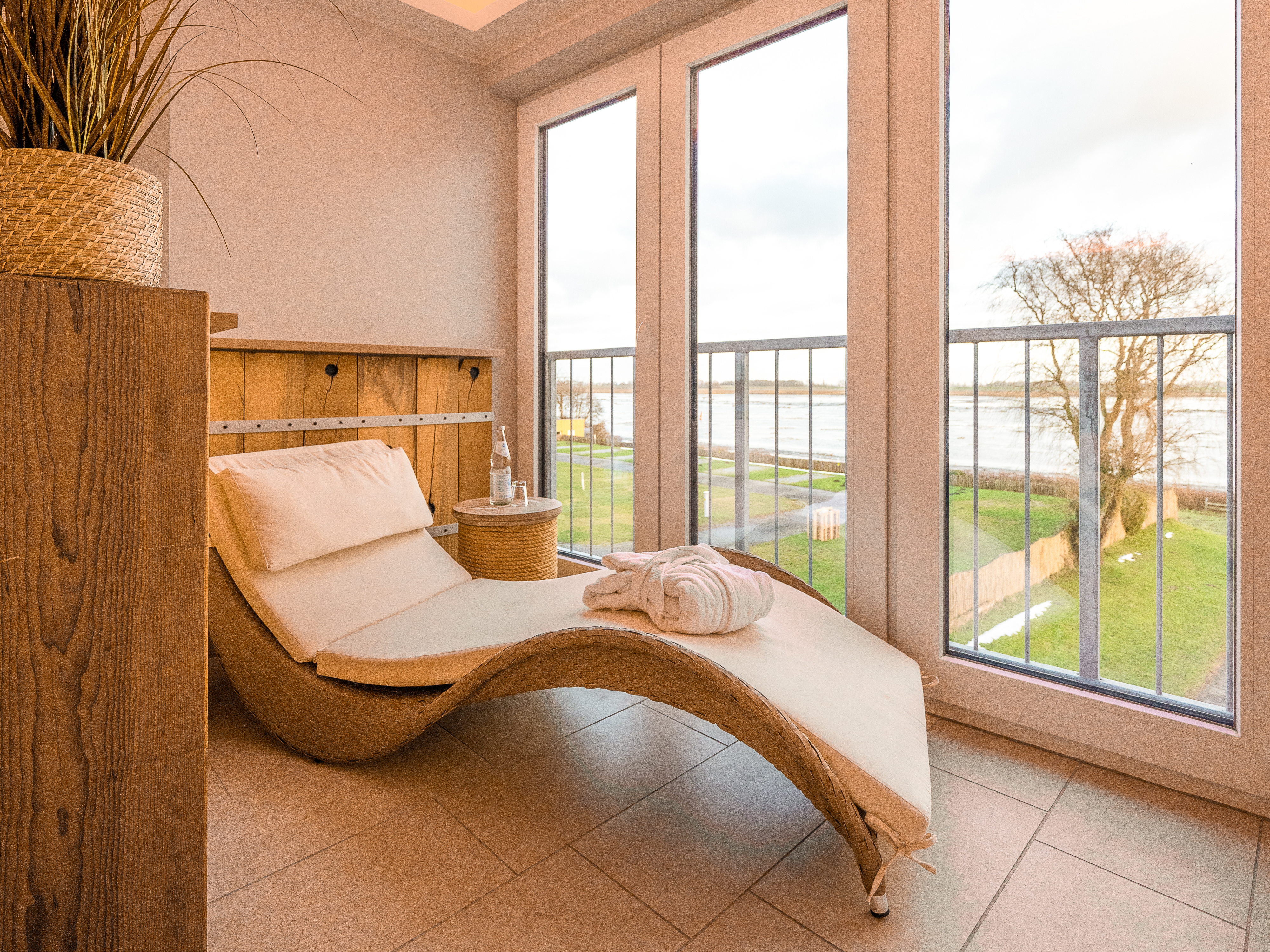 Biohotel: Ruhebereich mit Eiderblick - BE BIO Hotel be natural