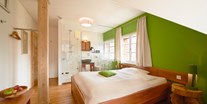 Naturhotel - Barrierefreies Zimmer - PLZ 63633 (Deutschland) - Es gibt 10 Einzel- und Doppelzimmer mit 20 Betten - LindenGut - das Bio-Gästehaus