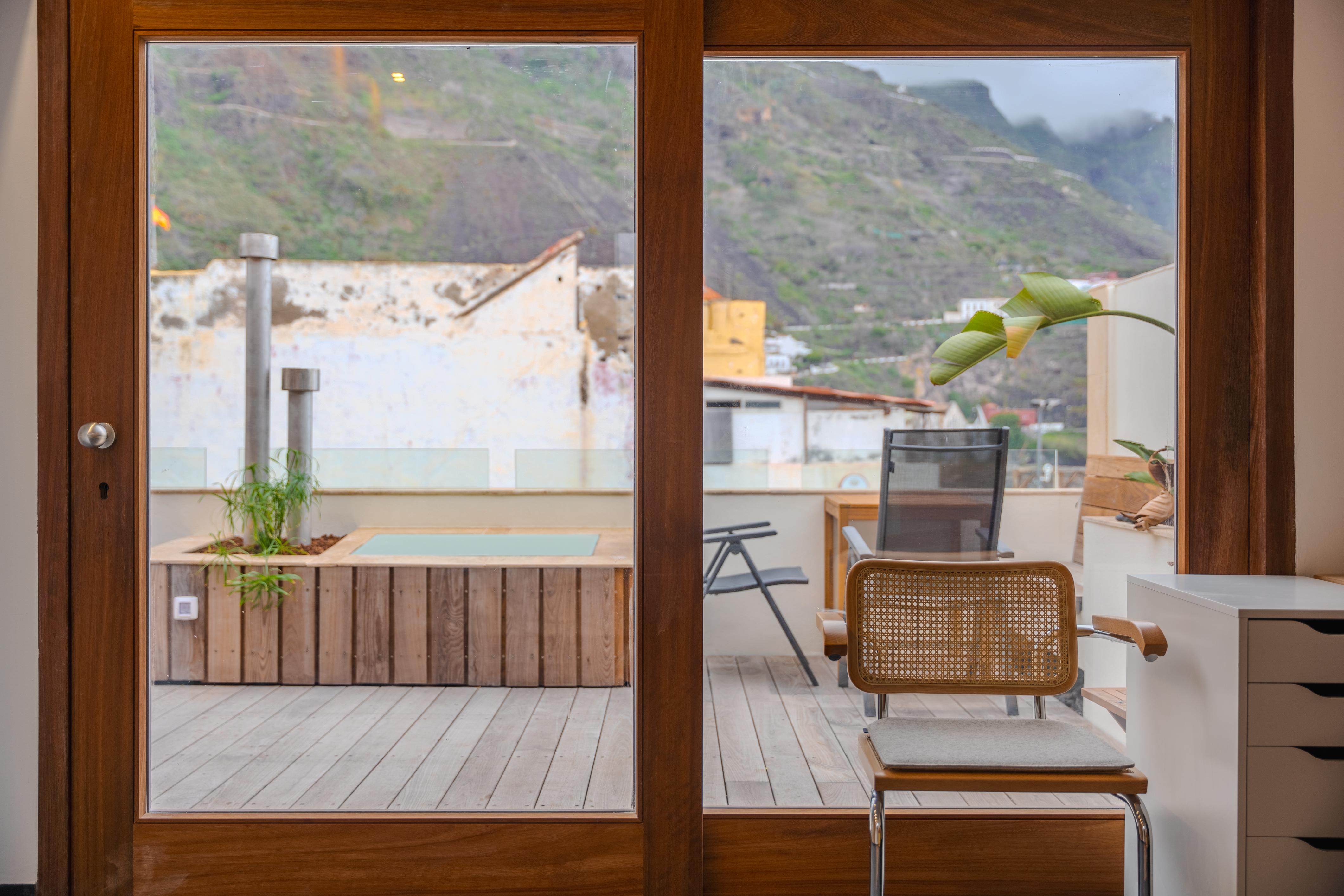 Biohotel: Villa Arte 
Atico Exclusivo 
Büro mit Blick auf die Terrasse - VILLA ARTE exclusive Ferienapartments