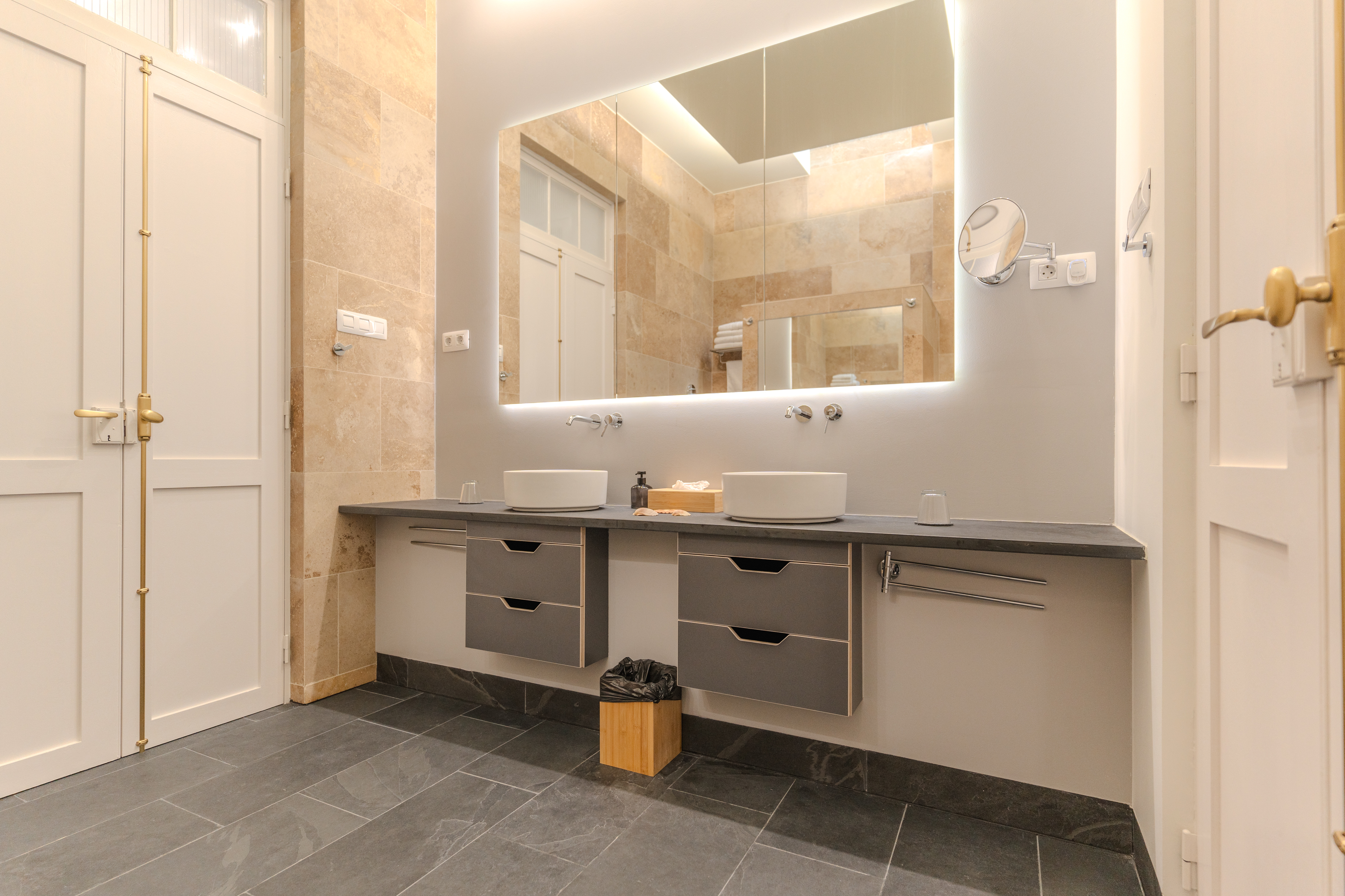 Biohotel: Villa Arte
Loft Rojo
Bad - VILLA ARTE exclusive Ferienapartments