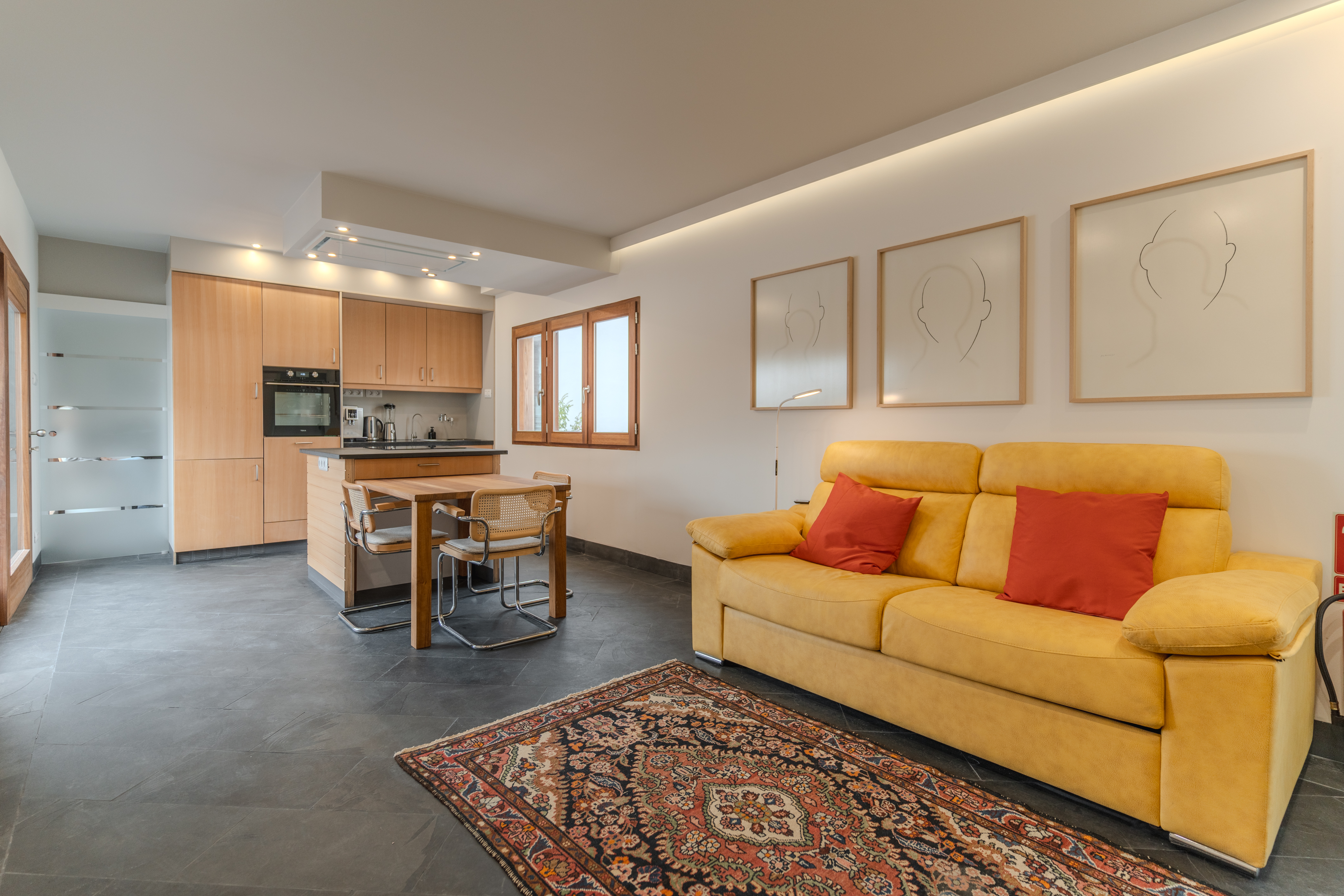 Biohotel: Villa Arte 
Apartment "Atico Exclusivo"
Wohnraum mit Küche - VILLA ARTE Teneriffa | exklusive Apartments