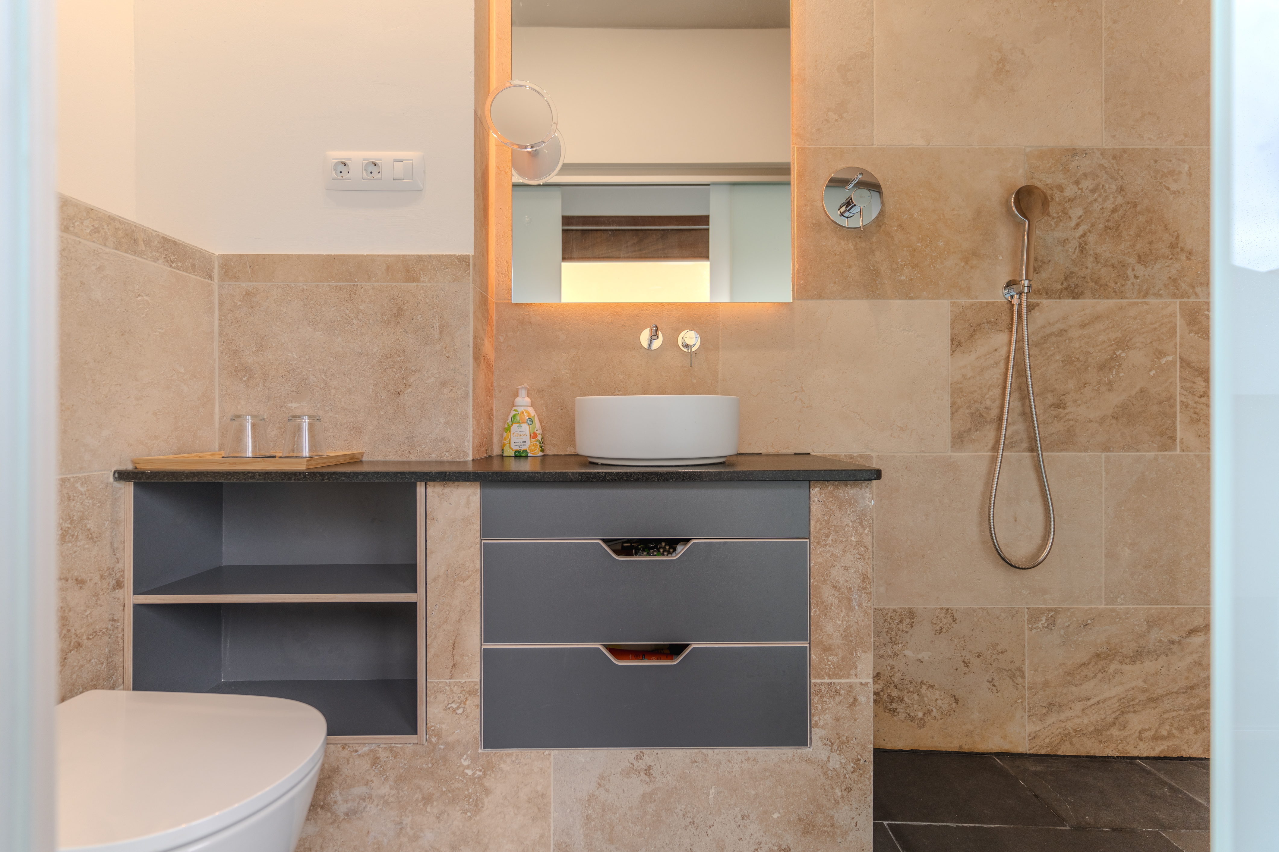Biohotel: Villa Arte 
Apartment "Atico Exclusivo"
Bad mit Naturstein - VILLA ARTE Teneriffa | exklusive Apartments