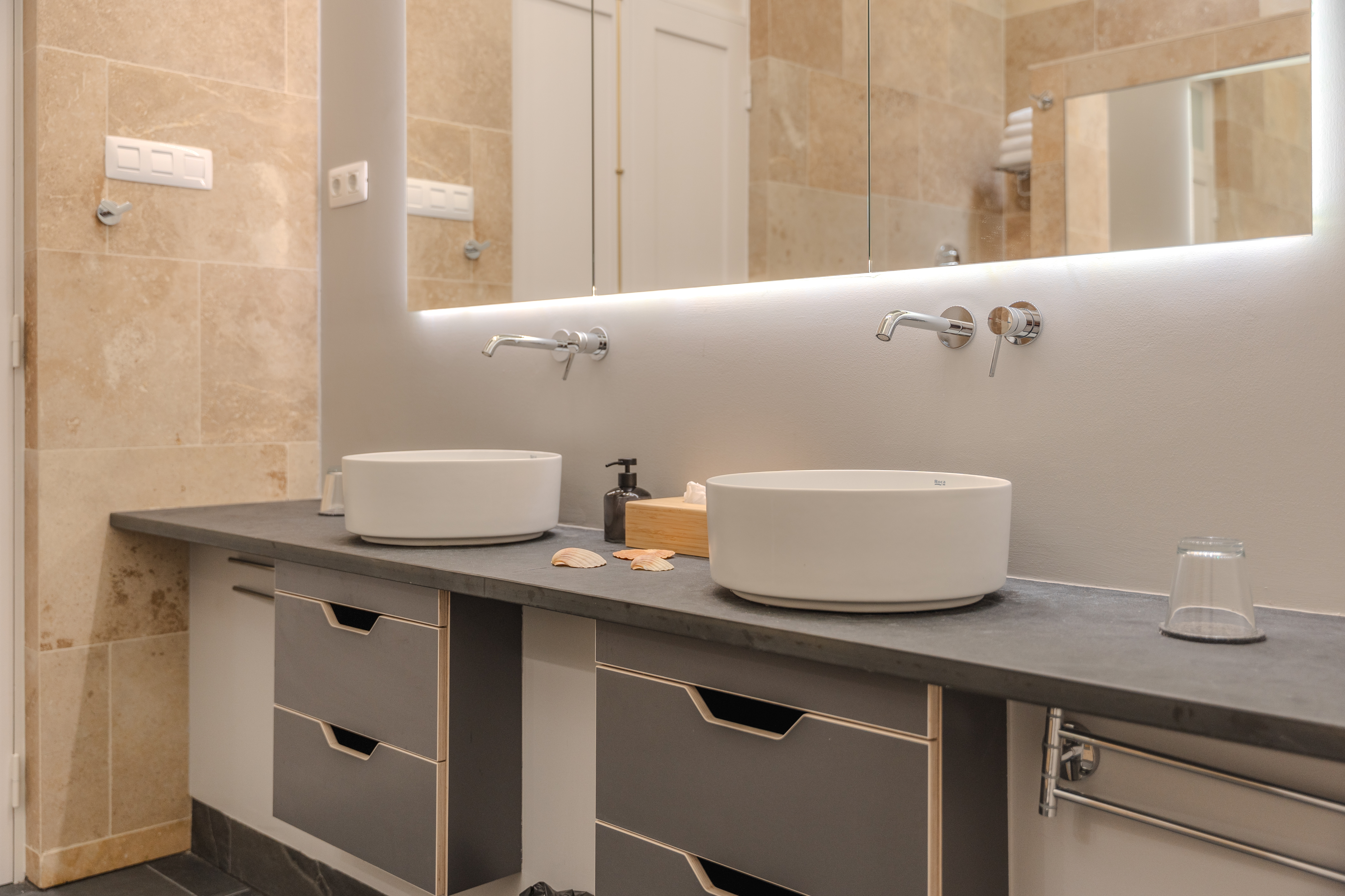 Biohotel: Villa Arte
Apartment "Loft Rojo"
Bad - VILLA ARTE Teneriffa | exklusive Apartments