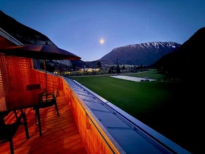 Naturhotel - Ferienwohnungen - Umhausen - Der erste Vollmond auf der Dachterrasse - il nido