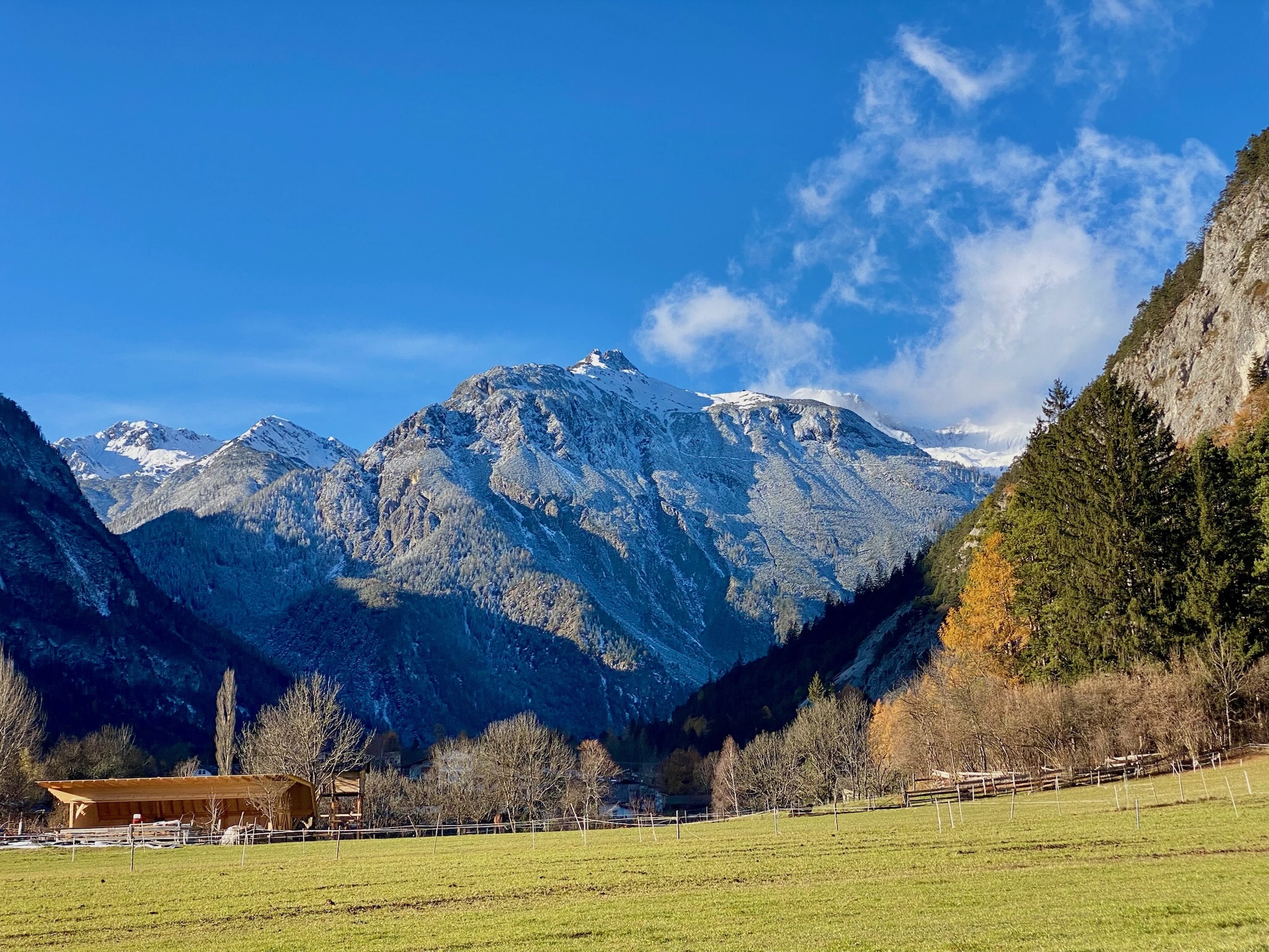 Biohotel: zu Fuß  beim Erkunden von Nassereith - il nido