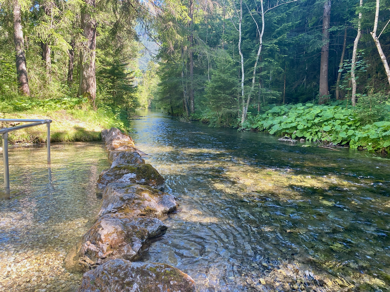 Biohotel: Fünf Gehminuten vom il nido ist die erste von mehreren Kneipp-Anlagen im Gurgltal - il nido