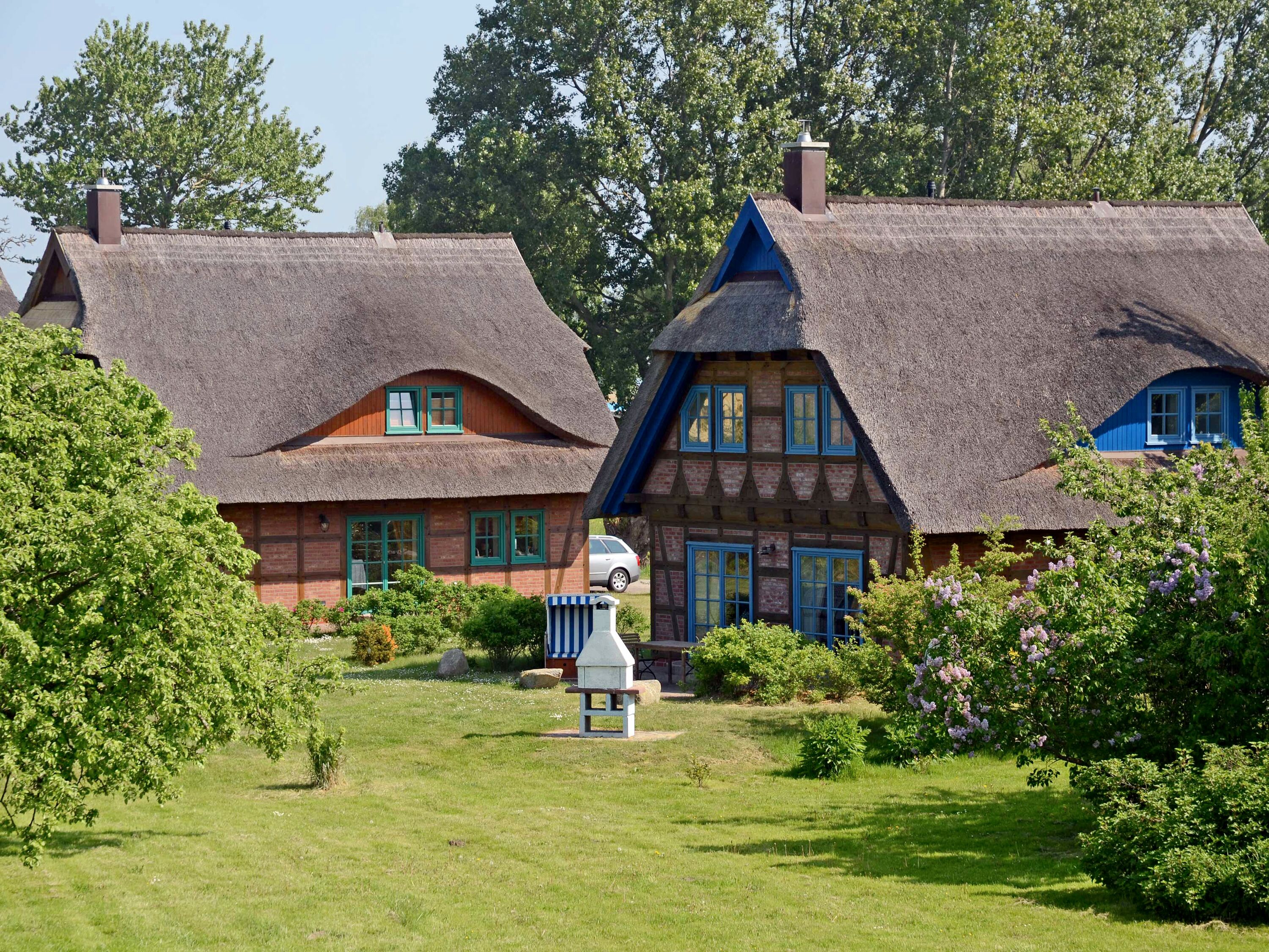 Biohotel: Außenansicht mit Garten - Fachwerkhäuser Gager