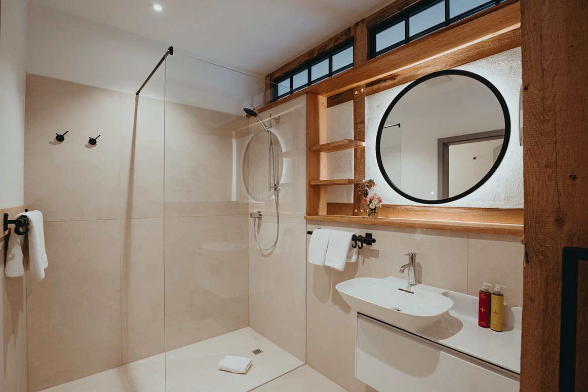 Biohotel: Badezimmer des Doppelzimmer mit Terrasse - Biohotel Wildland