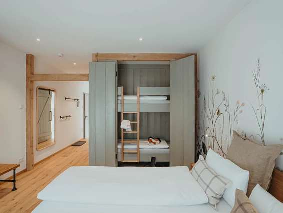 Biohotel: Familienzimmer
Alle Zimmer haben Blick in den Garten, den die Häuser sind gut verteilt auf 15.000qm Gelände - Biohotel Wildland
