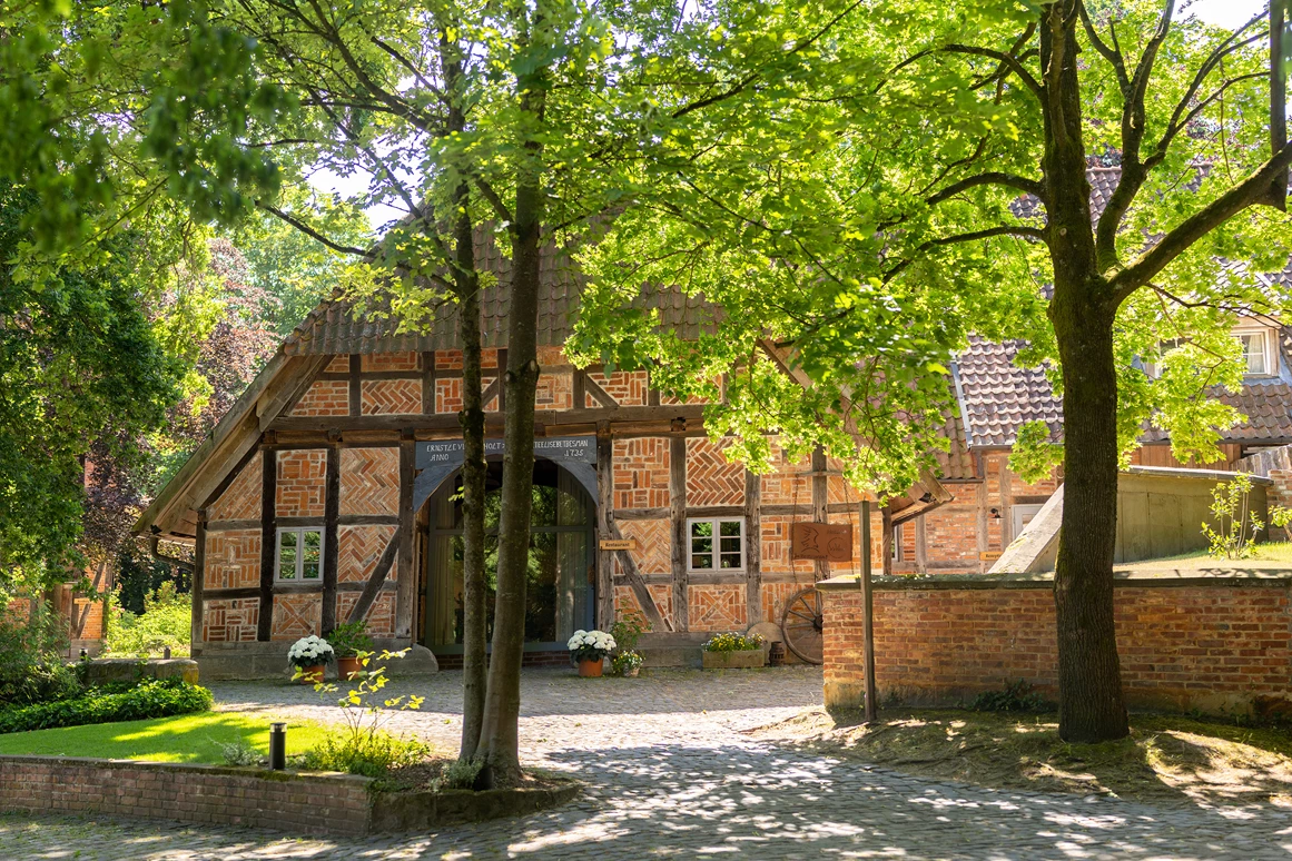 Biohotel: Willkommen auf WildLand! Wir liegen in der Südheide, direkt am Naturschutzgebiet und leben Natur pur - Biohotel Wildland