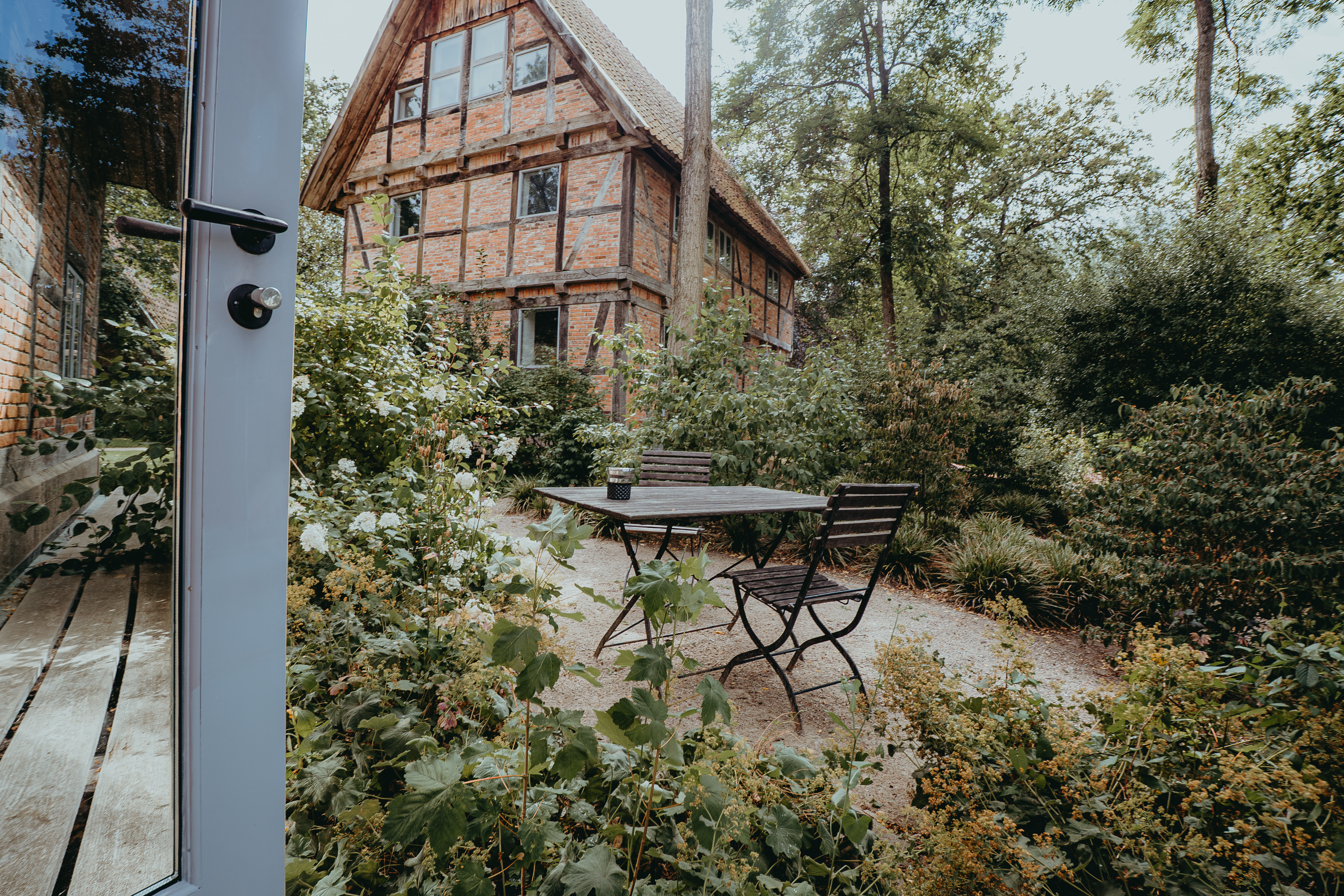 Biohotel: Terasse vom Doppelzimmer Eulenhaus - Biohotel Wildland