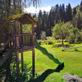 Biohotel: Spielplatz des Öko-Hotels in Graubünden - Biohotel Ucliva