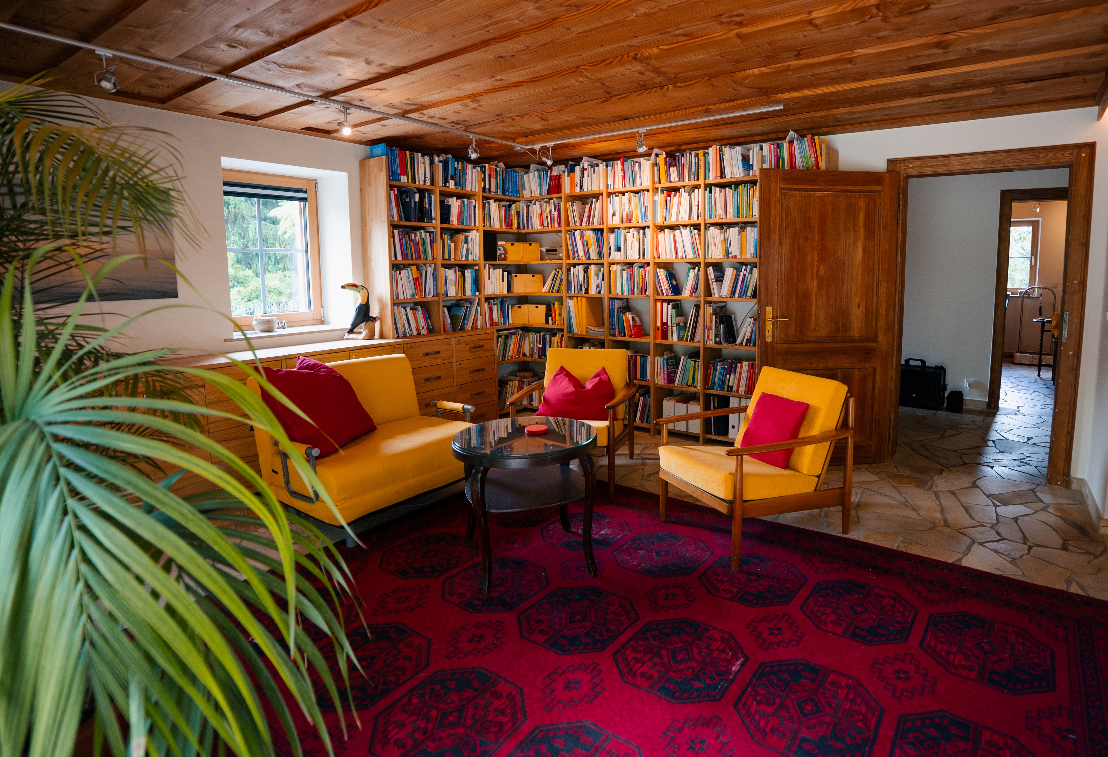 Biohotel: Bibliothek und Fernsehzimmer - NaturQuartier am Stadtrand von Nürnberg