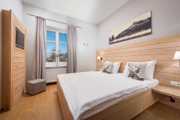 Biohotel: Doppelzimmer der S-Kategorie mit kleinem Schlafbereich - Q! Resort Health & Spa Kitzbühel