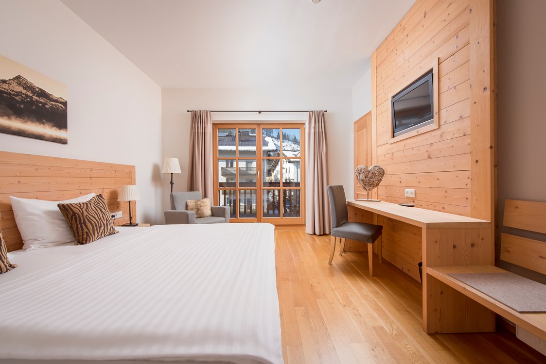 Biohotel: Doppelzimmer der M-Kategorie im historischen Stammhaus - Q! Resort Health & Spa Kitzbühel