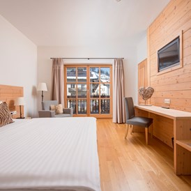 Biohotel: Doppelzimmer der M-Kategorie im historischen Stammhaus - Q! Resort Health & Spa Kitzbühel