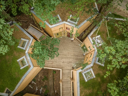 Nature hotel - PLZ 29525 (Deutschland) - Baumhäuser im Wendland, der kleinste und neueste Rundling... - BIO-Hotel Kenners LandLust