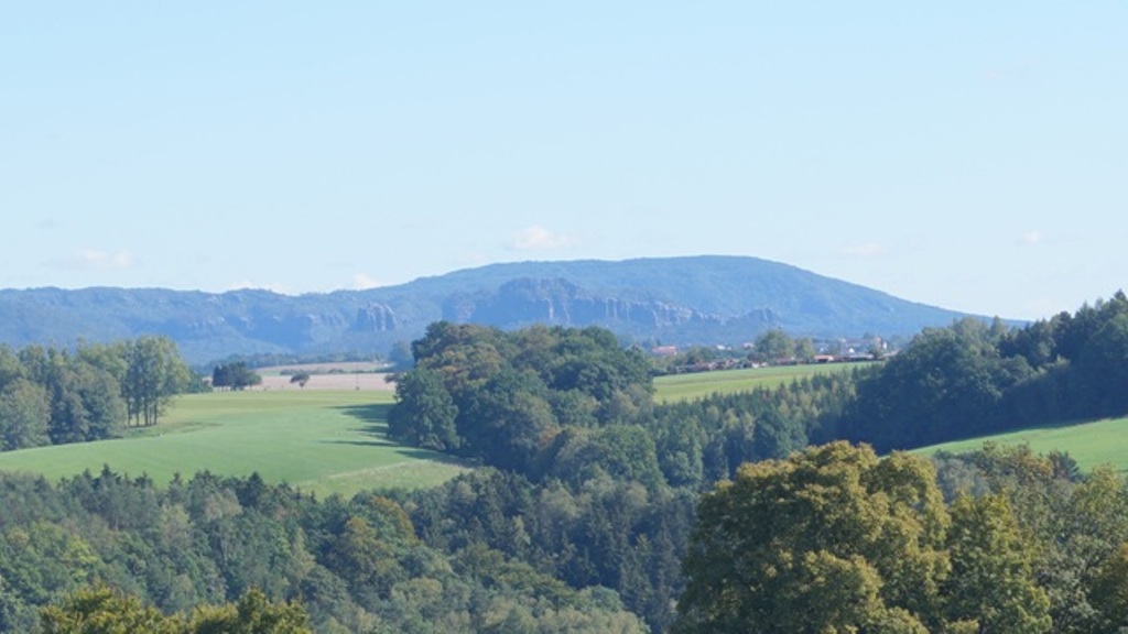 Biohotel: Blick aus unserem Haus auf die andere Elbseite - Pension Villa Weissig