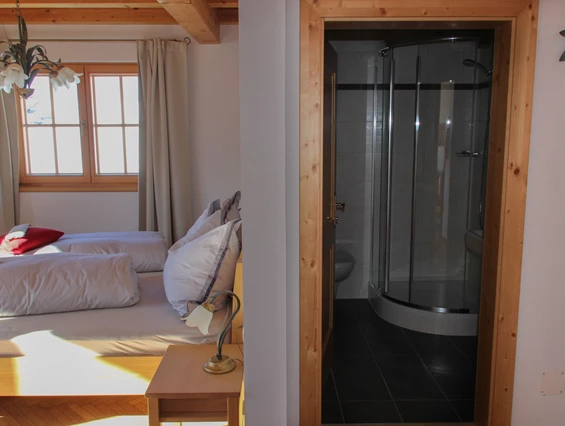 Biohotel: Doppelzimmer - es wird mit Holz und Solarzellen geheizt - Katharinas Veganer Naturgasthof