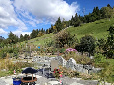 Biohotel: Naturgarten mit Teich - Katharinas Veganer Naturgasthof