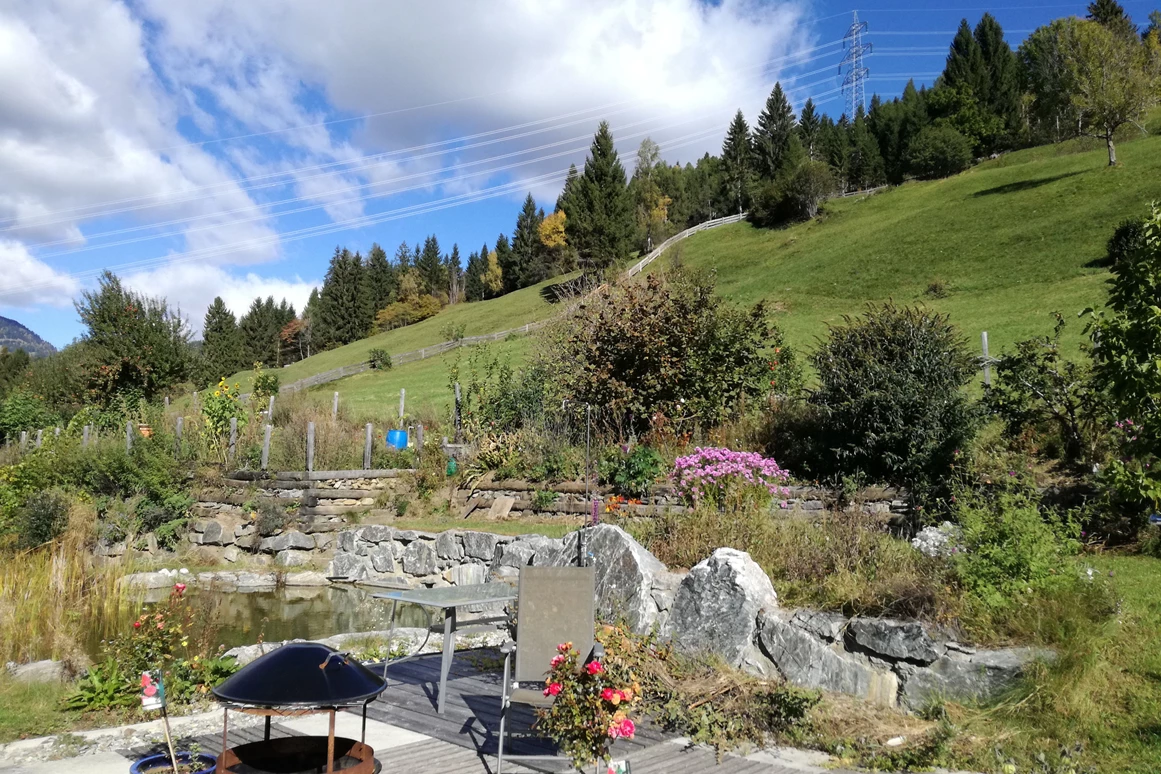Biohotel: Naturgarten mit Teich - Katharinas Veganer Naturgasthof
