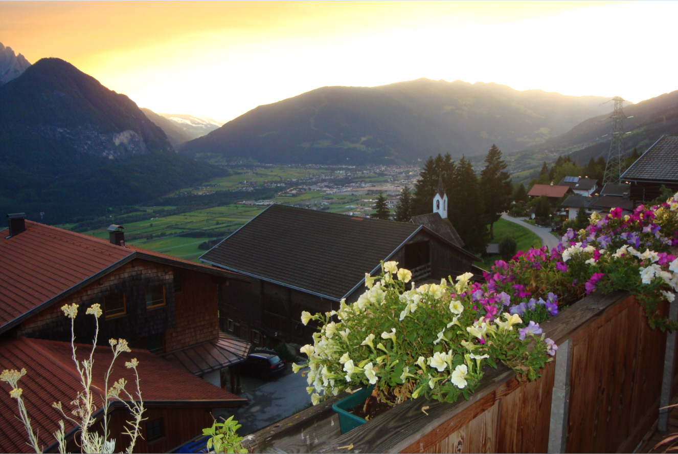 Biohotel: Traumhafte Aussicht auf die Osttiroler Bergwelt - Katharinas Veganer Naturgasthof 