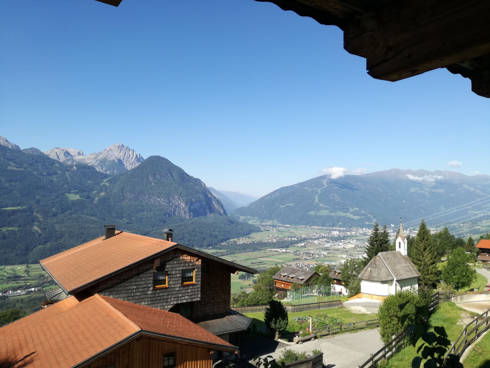 Biohotel: Veganer Gasthof Osttirol - Blick auf Lienz Richtung Pustertal - Katharinas Veganer Naturgasthof 