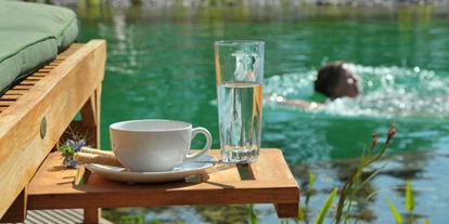 Naturhotel - Bio-Küche: Vollwertküche - Mecklenburg-Vorpommern - Frau beim Schwimmen - Gutshaus Stellshagen