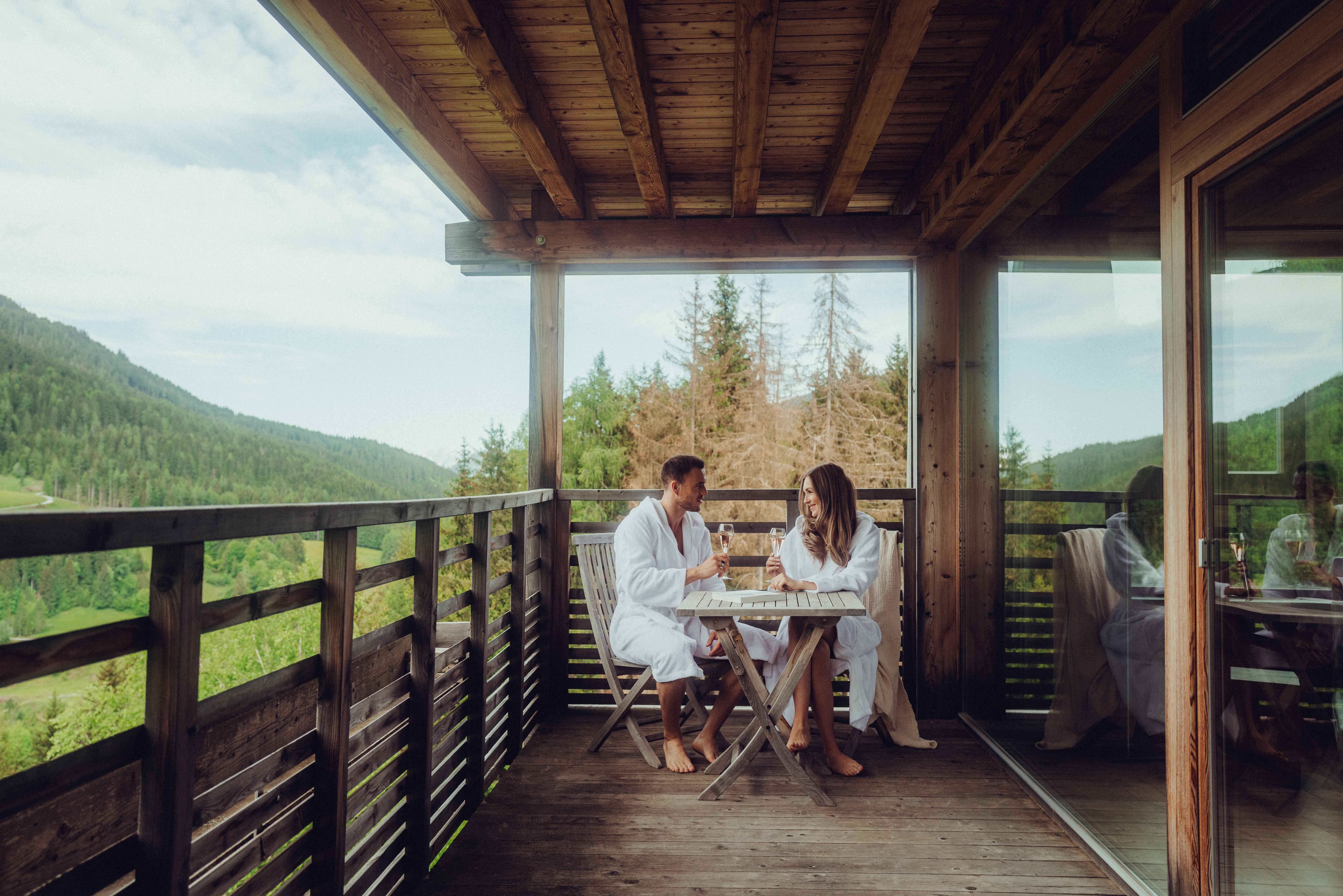 Biohotel: Balkon - Holzhotel Forsthofalm