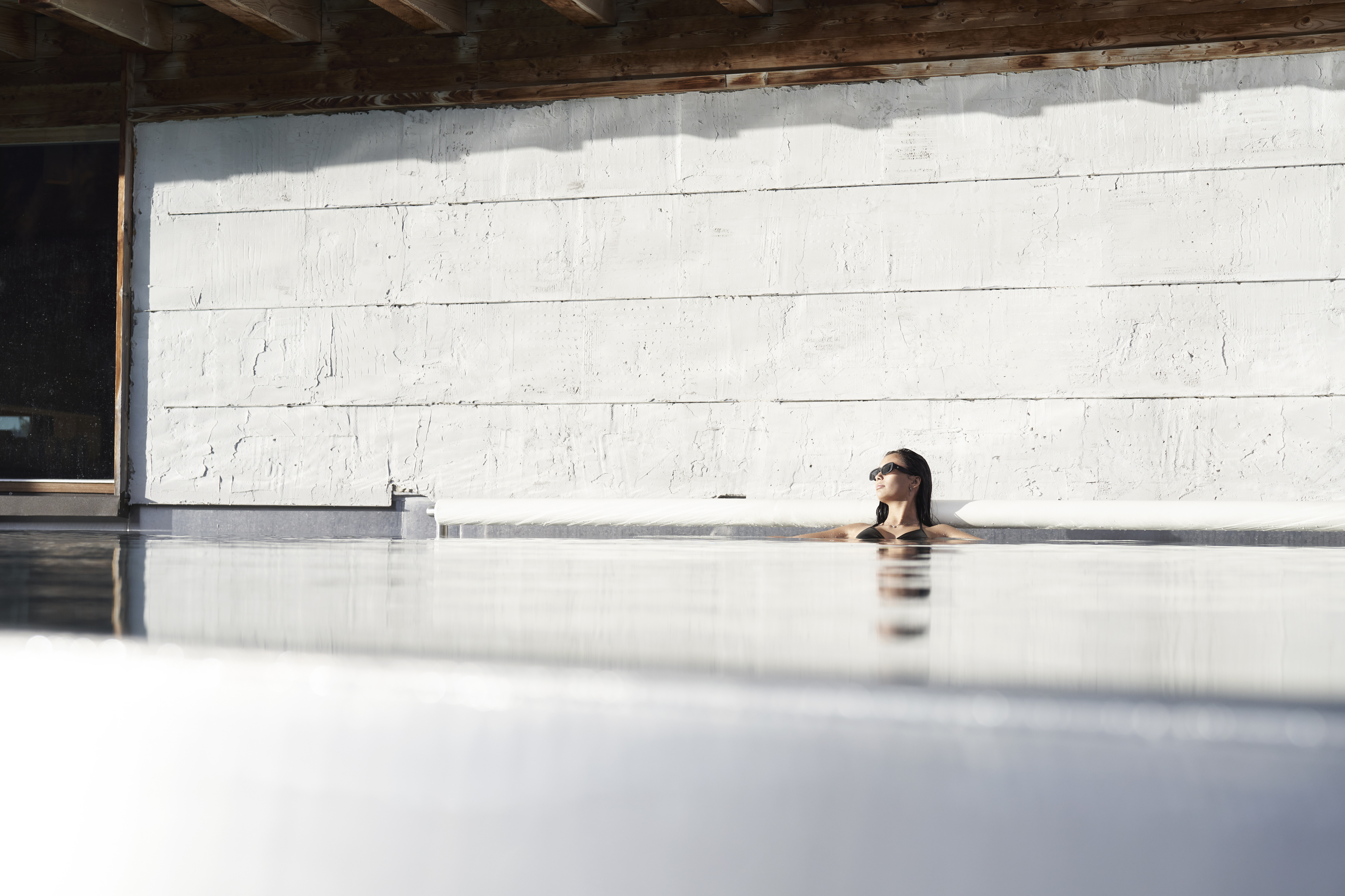 Biohotel: Rooftop Pool im SKY SPA - Holzhotel Forsthofalm