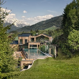 Naturhotel: Das Naturhotel in den Alpen auf 3800 qm waldSPA. - Naturhotel Forsthofgut
