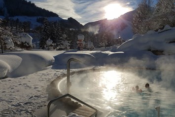 Biohotel: Abendschwimmen bei 31 °C inmitten der Winterlandschaft - The RESI Apartments "mit Mehrwert"