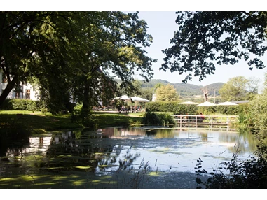Biohotel: Park mit Teich - Biohotel Stiftsgut Wilhelmsglücksbrunn