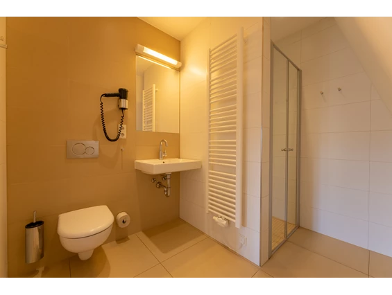 Biohotel: Dusche/WC - Biohotel Stiftsgut Wilhelmsglücksbrunn